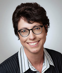 Portrait Aline Raffner - Steuerberatung mittelständischer Unternehmen bei internationalem Einsatz von Mitarbeitern Portrait Aline Raffner - Steuerberatung mittelständischer Unternehmen bei internationalem Einsatz von Mitarbeitern